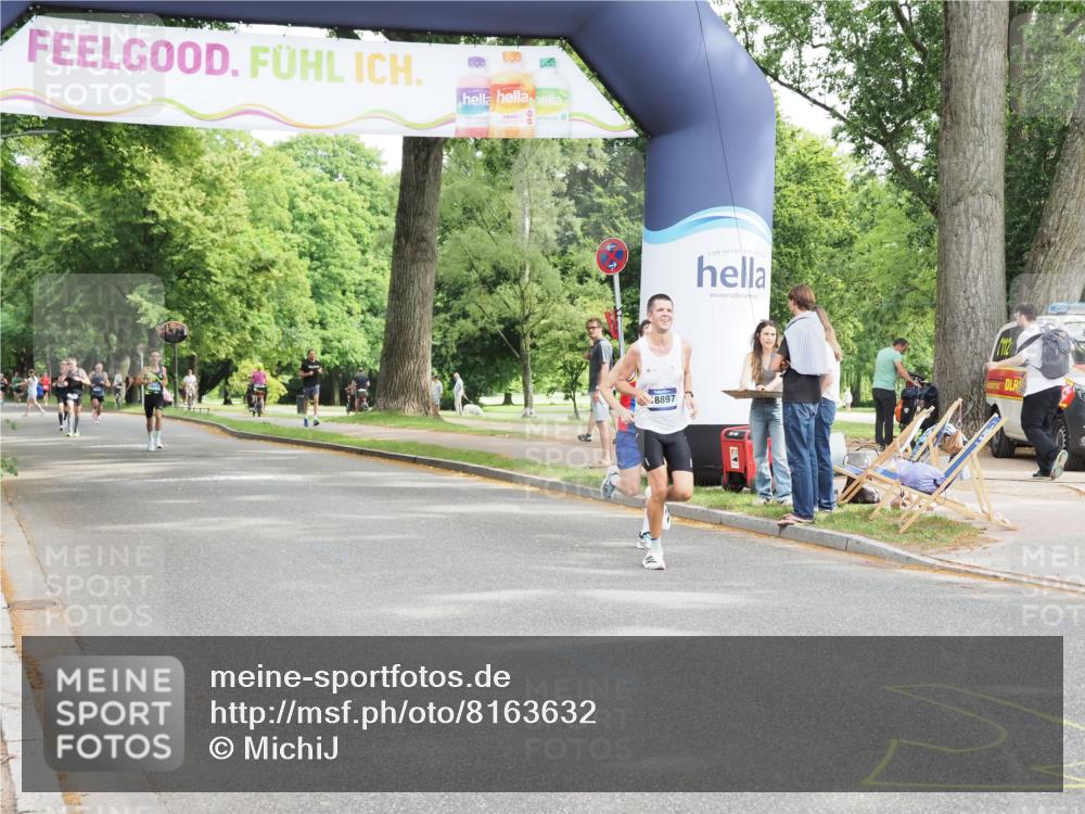 29.06.2025 - hella hamburg halbmarathon MichiJ http://msf.ph/oto/8163632 29.06.2025 10:13:12 Zwischen KM18-KM19 4128, 9151, 18897 meine-sportfotos.de