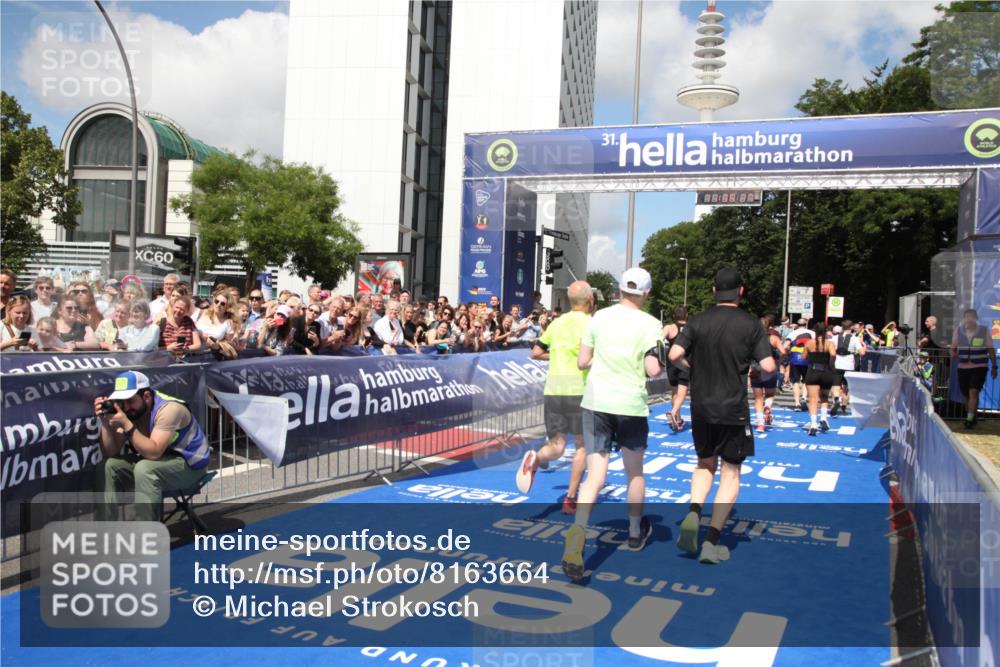 29.06.2025 - hella hamburg halbmarathon Michael Strokosch http://msf.ph/oto/8163664 29.06.2025 11:39:25 Ziel 1063, 3046, 5573, 6922, 7329, 8282, 9468, 9768, 12164, 14299, 14955, 15084, 15091, 15194, 15964, 16394, 16941, 16945, 18375 meine-sportfotos.de