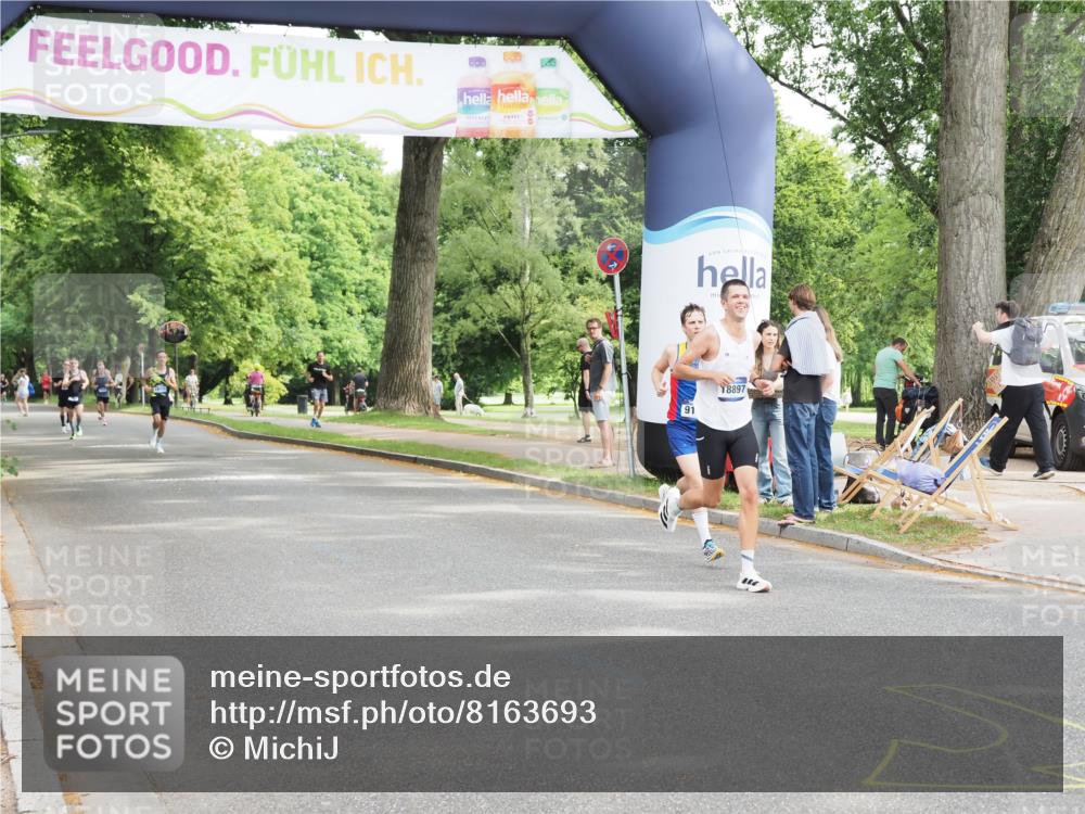 29.06.2025 - hella hamburg halbmarathon MichiJ http://msf.ph/oto/8163693 29.06.2025 10:13:12 Zwischen KM18-KM19 4128, 9151, 18897 meine-sportfotos.de