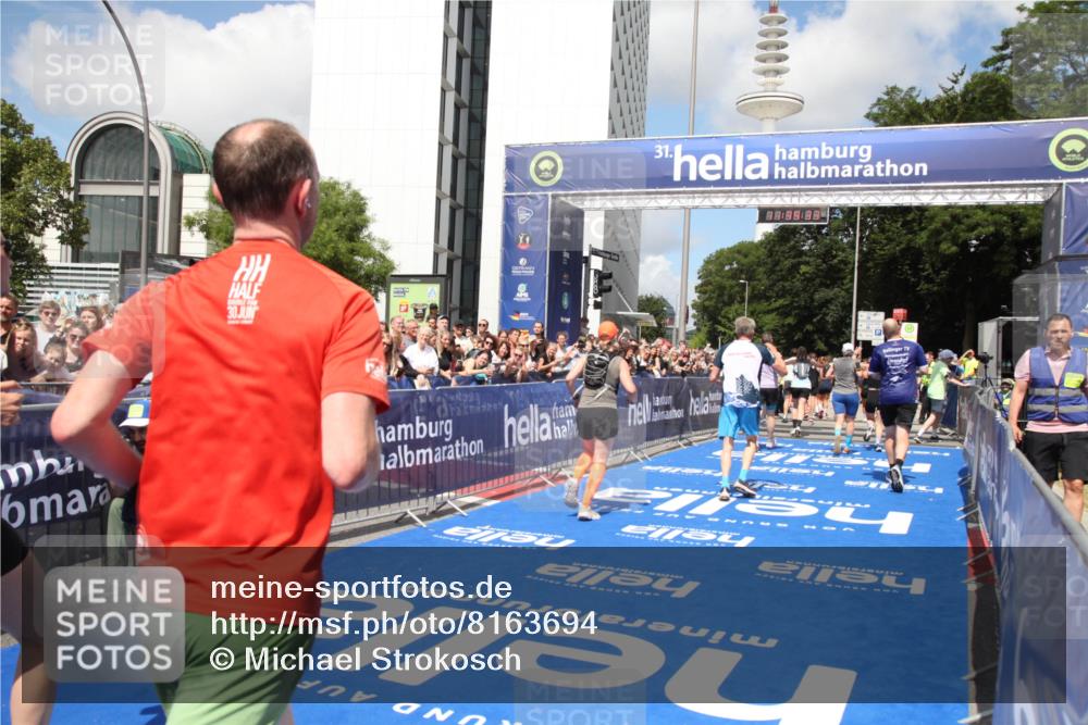 29.06.2025 - hella hamburg halbmarathon Michael Strokosch http://msf.ph/oto/8163694 29.06.2025 11:39:31 Ziel 1036, 3127, 5691, 6289, 8843, 9468, 12394, 14299, 14955, 15084, 15194, 15830, 16289, 16394, 18596 meine-sportfotos.de