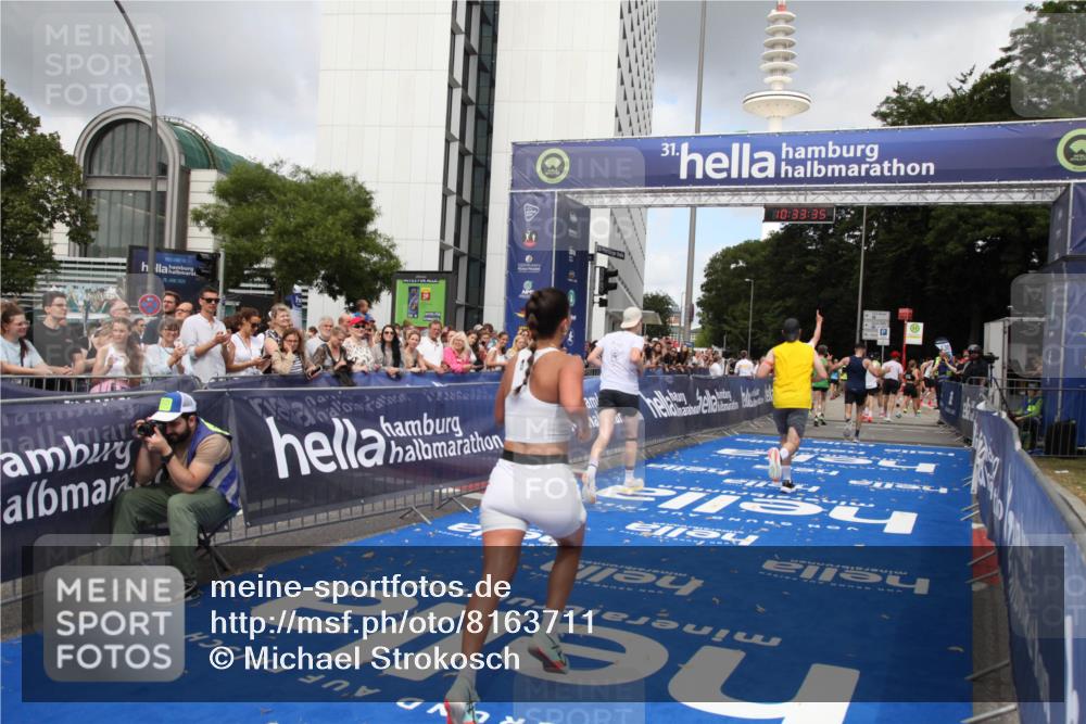 29.06.2025 - hella hamburg halbmarathon Michael Strokosch http://msf.ph/oto/8163711 29.06.2025 10:33:34 Ziel 4602, 8956, 15326, 16931, 17056, 18731, 18854 meine-sportfotos.de