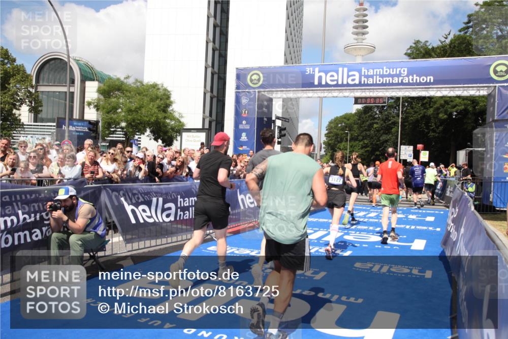 29.06.2025 - hella hamburg halbmarathon Michael Strokosch http://msf.ph/oto/8163725 29.06.2025 11:39:33 Ziel 1036, 3127, 5691, 6289, 8843, 9468, 12394, 12887, 14047, 14299, 15084, 15830, 16289, 16394, 18596 meine-sportfotos.de