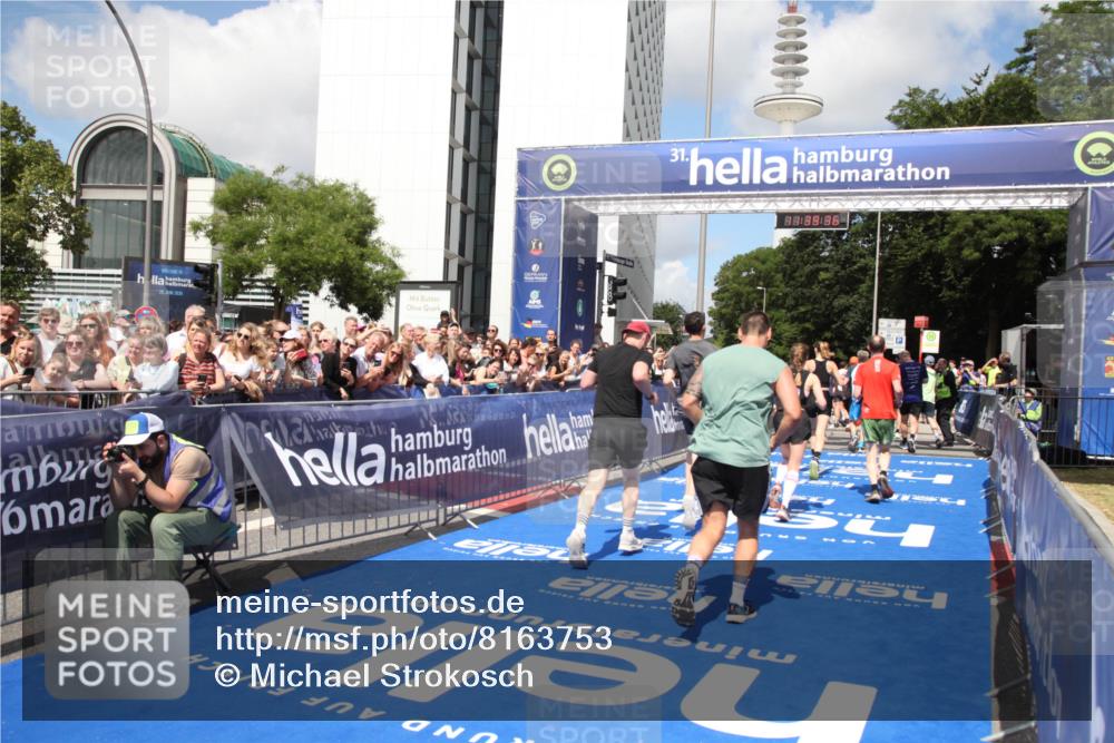 29.06.2025 - hella hamburg halbmarathon Michael Strokosch http://msf.ph/oto/8163753 29.06.2025 11:39:34 Ziel 1036, 2343, 2509, 3127, 3378, 5691, 6289, 8843, 9468, 11692, 12394, 12887, 14047, 14299, 15830, 16220, 16289, 16658, 18596 meine-sportfotos.de