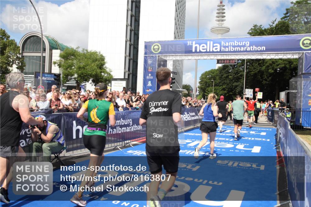29.06.2025 - hella hamburg halbmarathon Michael Strokosch http://msf.ph/oto/8163807 29.06.2025 11:39:36 Ziel 1036, 2343, 2509, 3127, 3378, 5522, 5523, 5691, 6289, 8840, 8843, 10931, 11692, 12394, 12887, 14047, 14189, 15830, 16220, 16658, 18937 meine-sportfotos.de