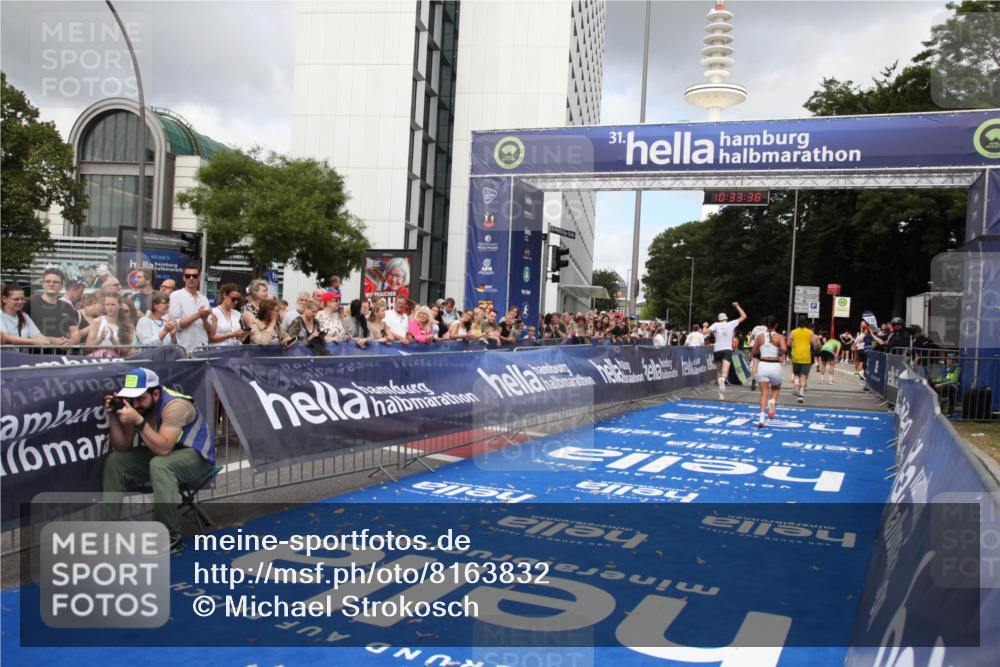29.06.2025 - hella hamburg halbmarathon Michael Strokosch http://msf.ph/oto/8163832 29.06.2025 10:33:37 Ziel 1053, 8312, 15326, 16931, 18731, 18854 meine-sportfotos.de