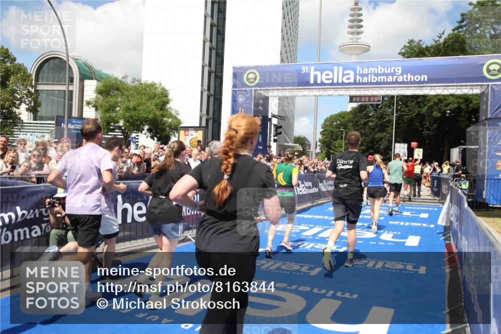 29.06.2025 - hella hamburg halbmarathon Michael Strokosch http://msf.ph/oto/8163844 29.06.2025 11:39:37 Ziel 1036, 2343, 2509, 3127, 3378, 5522, 5523, 5691, 6289, 8840, 8843, 10931, 11692, 12887, 14047, 14189, 15830, 16220, 16658, 18937 meine-sportfotos.de