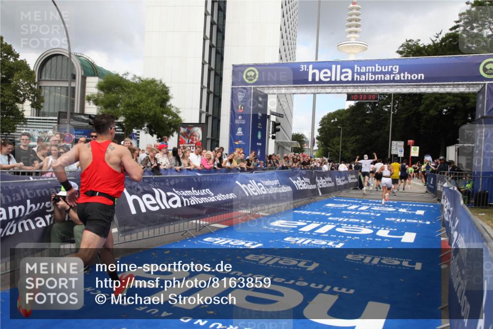 29.06.2025 - hella hamburg halbmarathon Michael Strokosch http://msf.ph/oto/8163859 29.06.2025 10:33:38 Ziel 1053, 2836, 8312, 14975, 15326, 16931, 17191, 18854 meine-sportfotos.de