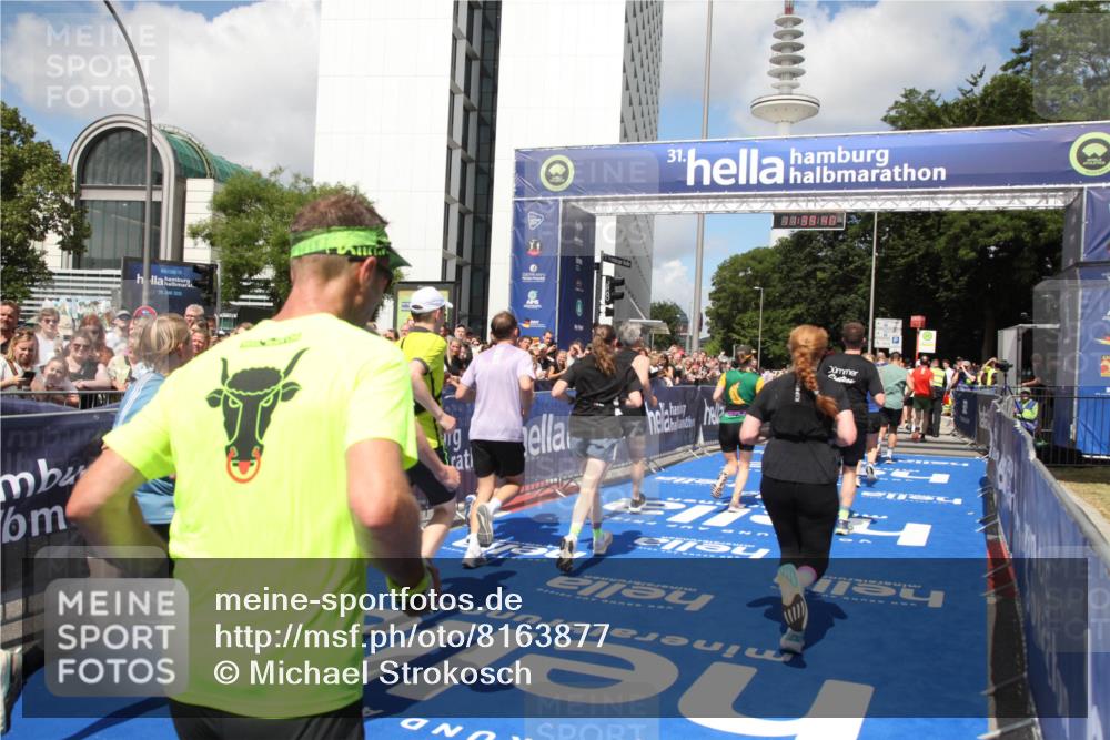 29.06.2025 - hella hamburg halbmarathon Michael Strokosch http://msf.ph/oto/8163877 29.06.2025 11:39:38 Ziel 1036, 2092, 2343, 2509, 3127, 3378, 5522, 5523, 5691, 8840, 8843, 10931, 11692, 12887, 14047, 14189, 15830, 16220, 16658, 18937 meine-sportfotos.de