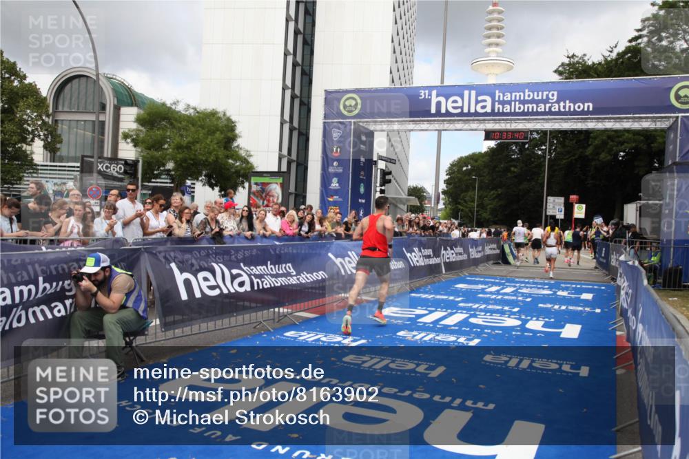 29.06.2025 - hella hamburg halbmarathon Michael Strokosch http://msf.ph/oto/8163902 29.06.2025 10:33:39 Ziel 1053, 1396, 2836, 8312, 12595, 14975, 16931, 17191, 18854 meine-sportfotos.de