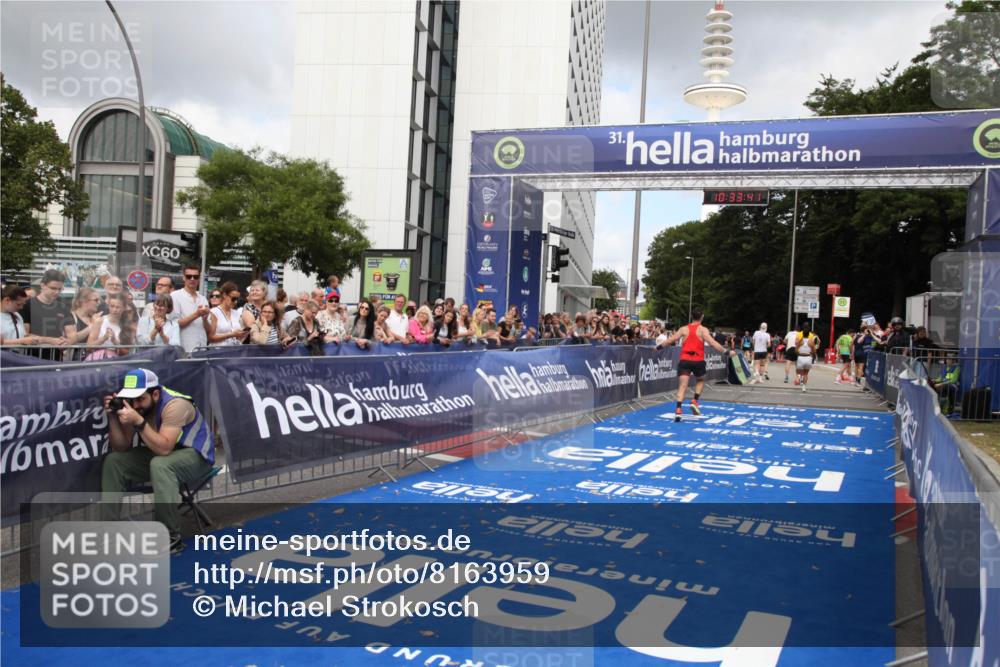 29.06.2025 - hella hamburg halbmarathon Michael Strokosch http://msf.ph/oto/8163959 29.06.2025 10:33:40 Ziel 1053, 1396, 2836, 8312, 12595, 14975, 17191, 18854 meine-sportfotos.de