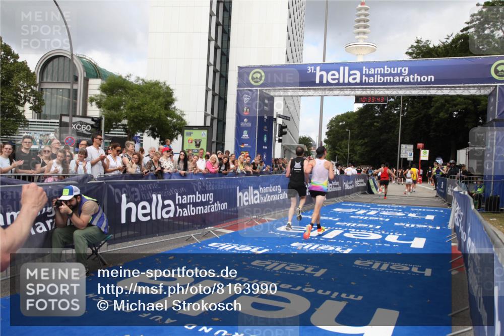 29.06.2025 - hella hamburg halbmarathon Michael Strokosch http://msf.ph/oto/8163990 29.06.2025 10:33:42 Ziel 1053, 1396, 2836, 8312, 12595, 14975, 16755, 17191, 18854 meine-sportfotos.de