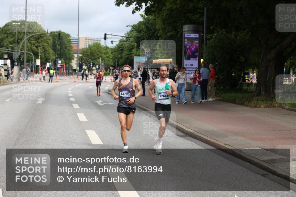 29.06.2025 - hella hamburg halbmarathon Yannick Fuchs http://msf.ph/oto/8163994 29.06.2025 10:21:58 20KM 1065, 1577, 5344, 9079, 10848, 12641, 12992, 13780, 14019, 15023, 15671, 17040 meine-sportfotos.de
