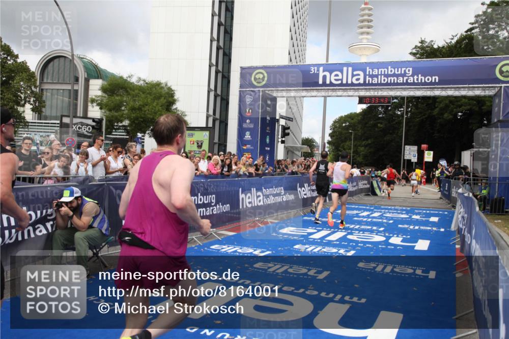 29.06.2025 - hella hamburg halbmarathon Michael Strokosch http://msf.ph/oto/8164001 29.06.2025 10:33:42 Ziel 1053, 1396, 2836, 8312, 12595, 14975, 16755, 17191, 18854 meine-sportfotos.de