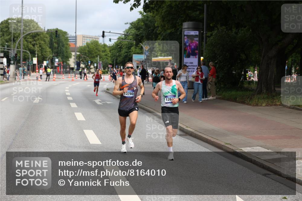 29.06.2025 - hella hamburg halbmarathon Yannick Fuchs http://msf.ph/oto/8164010 29.06.2025 10:21:58 20KM 1065, 1577, 5344, 9079, 10848, 12641, 12992, 13780, 14019, 15023, 15671, 17040 meine-sportfotos.de