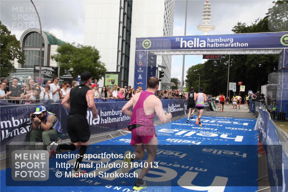 29.06.2025 - hella hamburg halbmarathon Michael Strokosch http://msf.ph/oto/8164013 29.06.2025 10:33:42 Ziel 1053, 1396, 2836, 8312, 12595, 14975, 16755, 17191, 18854 meine-sportfotos.de