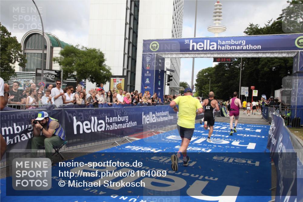 29.06.2025 - hella hamburg halbmarathon Michael Strokosch http://msf.ph/oto/8164069 29.06.2025 10:33:44 Ziel 1053, 1396, 2836, 8312, 12595, 14975, 16755, 17191 meine-sportfotos.de