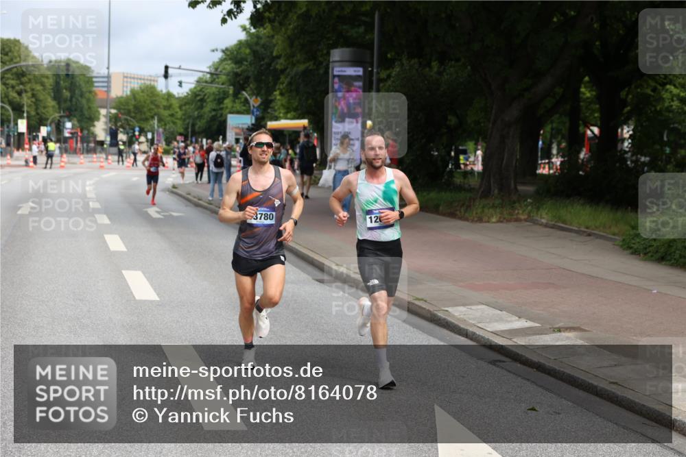 29.06.2025 - hella hamburg halbmarathon Yannick Fuchs http://msf.ph/oto/8164078 29.06.2025 10:21:59 20KM 1065, 1577, 5344, 9079, 10848, 12641, 12992, 13780, 14019, 15023, 15671, 17040 meine-sportfotos.de