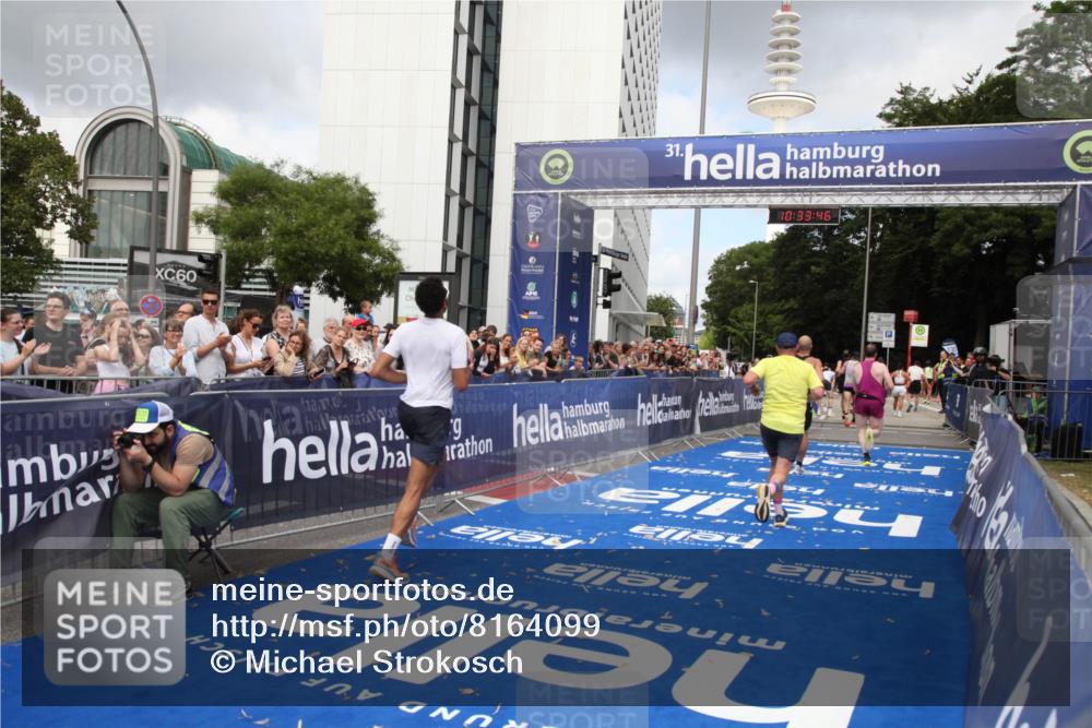 29.06.2025 - hella hamburg halbmarathon Michael Strokosch http://msf.ph/oto/8164099 29.06.2025 10:33:45 Ziel 1053, 1396, 2836, 4246, 5193, 12595, 14975, 16755, 17191 meine-sportfotos.de
