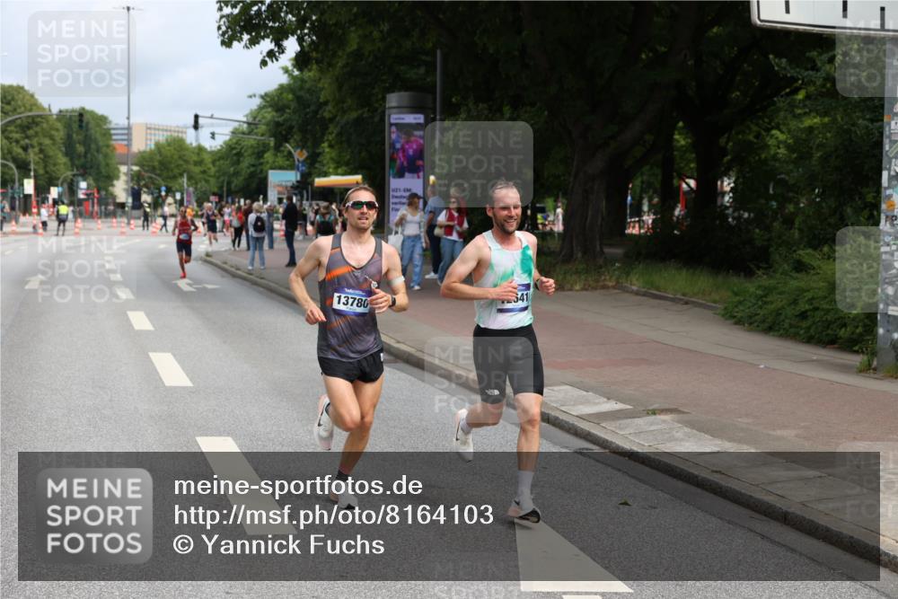 29.06.2025 - hella hamburg halbmarathon Yannick Fuchs http://msf.ph/oto/8164103 29.06.2025 10:21:59 20KM 1065, 1577, 5344, 9079, 10848, 12641, 12992, 13780, 14019, 15023, 15671, 17040 meine-sportfotos.de