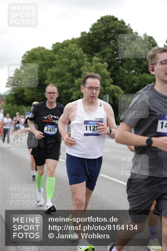 29.06.2025 - hella hamburg halbmarathon Jannik Wohlers http://msf.ph/oto/8164134 29.06.2025 11:04:10 Lombardsbrücke 1649, 2321, 3180, 3235, 3335, 3455, 3528, 3793, 4742, 4935, 5425, 5485, 5578, 5619, 5766, 6499, 7353, 8103, 8225, 8568, 9014, 9042, 9044, 9330, 9760, 10012, 10482, 11254, 11978, 12884, 14151, 14169, 14723, 14748, 14837, 14910, 14960, 15007, 16294, 16442, 16895, 17420, 17923, 18017, 18072, 18073, 18085, 18408, 19238 meine-sportfotos.de