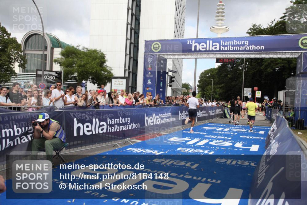 29.06.2025 - hella hamburg halbmarathon Michael Strokosch http://msf.ph/oto/8164148 29.06.2025 10:33:46 Ziel 1396, 2746, 2836, 4246, 5193, 12595, 14975, 16755, 17191 meine-sportfotos.de
