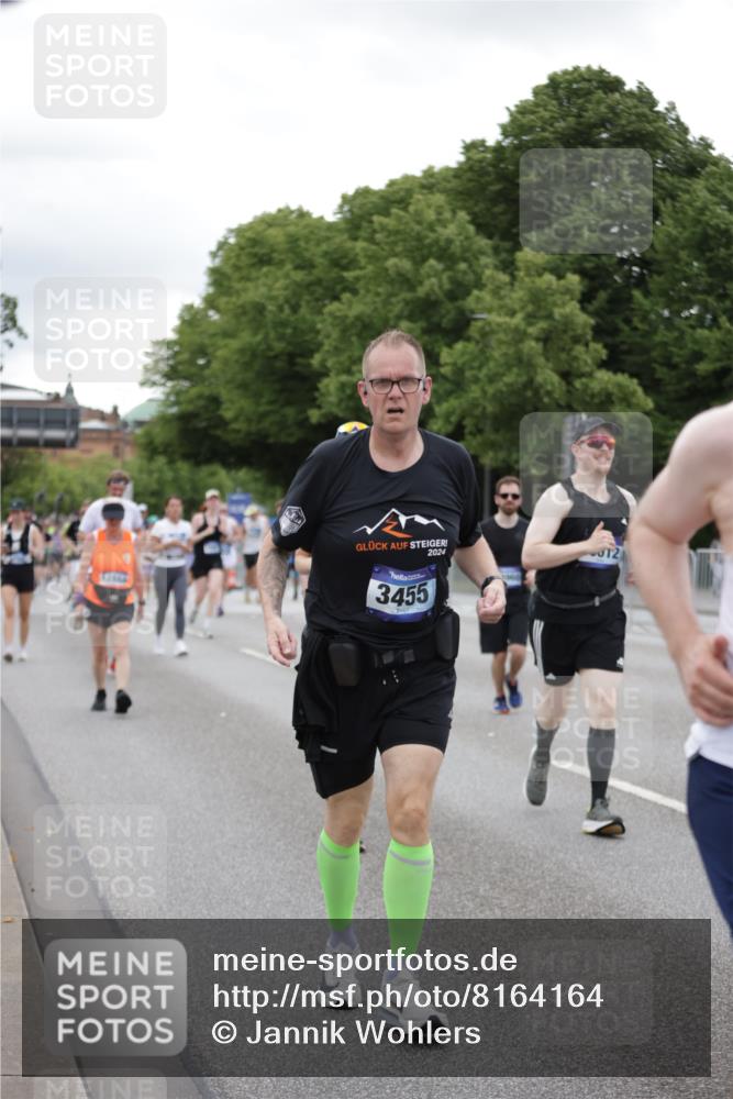 29.06.2025 - hella hamburg halbmarathon Jannik Wohlers http://msf.ph/oto/8164164 29.06.2025 11:04:11 Lombardsbrücke 1649, 2321, 3180, 3235, 3335, 3455, 3528, 3793, 4742, 4935, 5425, 5485, 5578, 5619, 5766, 6499, 7353, 8103, 8225, 8568, 9014, 9042, 9044, 9330, 9760, 10012, 10482, 11254, 11978, 12884, 14151, 14169, 14723, 14748, 14960, 15007, 16294, 16442, 16895, 17420, 17923, 18017, 18072, 18073, 18085, 18408, 19238 meine-sportfotos.de