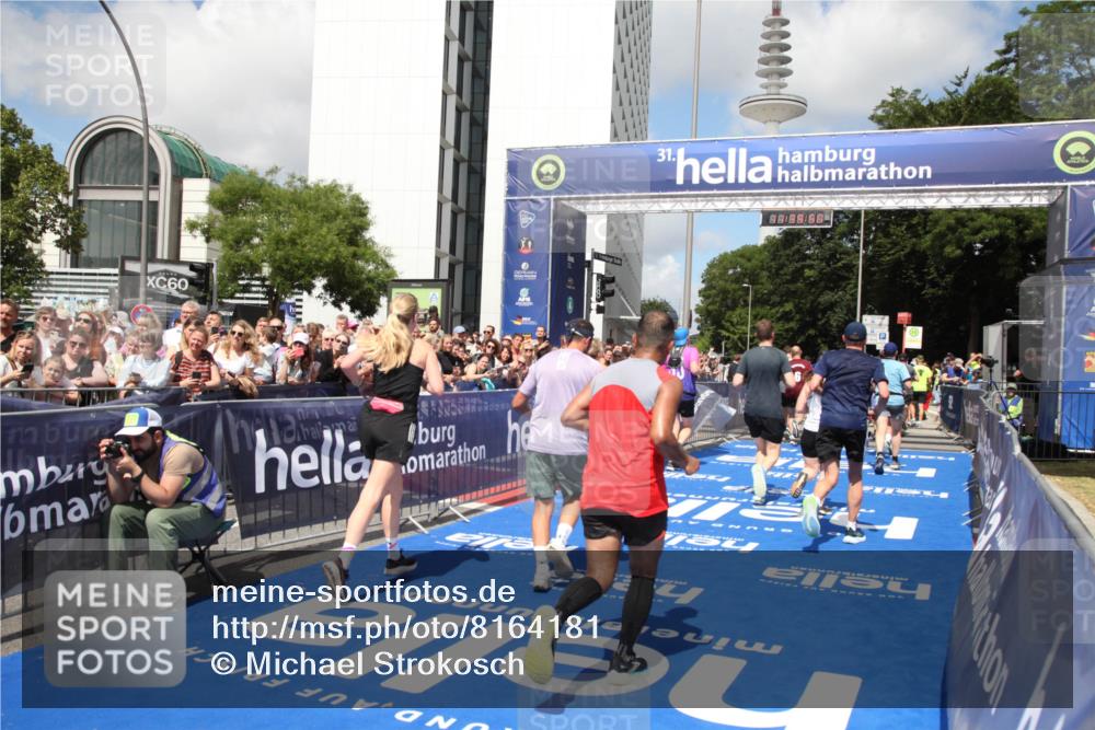 29.06.2025 - hella hamburg halbmarathon Michael Strokosch http://msf.ph/oto/8164181 29.06.2025 11:39:48 Ziel 2019, 2601, 3445, 5919, 6109, 6342, 6584, 9894, 10166, 10261, 10565, 11359, 12123, 12627, 13539, 14159, 15329, 15370, 16680, 17289, 18044, 18892, 19048, 19235 meine-sportfotos.de