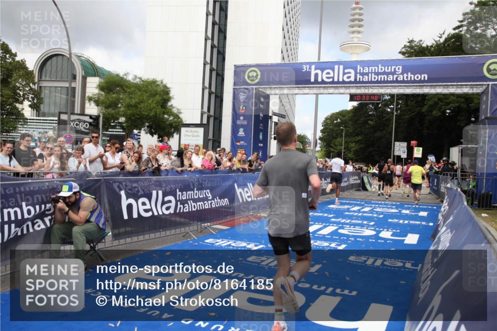 29.06.2025 - hella hamburg halbmarathon Michael Strokosch http://msf.ph/oto/8164185 29.06.2025 10:33:47 Ziel 1396, 2228, 2746, 2836, 4246, 5193, 12595, 14975, 16755, 17191 meine-sportfotos.de