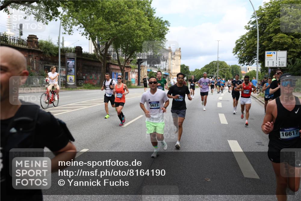 29.06.2025 - hella hamburg halbmarathon Yannick Fuchs http://msf.ph/oto/8164190 29.06.2025 10:39:57 20KM 2188, 2270, 2367, 2470, 2590, 2707, 3056, 3186, 4277, 4854, 5623, 5648, 5706, 6054, 6071, 6290, 6831, 7056, 7385, 7450, 7709, 8374, 9105, 9585, 9710, 11291, 11495, 11821, 12643, 12783, 13919, 14374, 14385, 14764, 15365, 15563, 15636, 16513, 16617, 16624, 16725, 17499, 17674, 17835, 17960, 18081, 18185, 18346, 18407, 18637, 18862, 18878, 19116 meine-sportfotos.de
