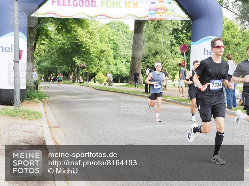 29.06.2025 - hella hamburg halbmarathon MichiJ http://msf.ph/oto/8164193 29.06.2025 10:13:22 Zwischen KM18-KM19 2618, 7834, 7862, 11624, 17771, 18930 meine-sportfotos.de