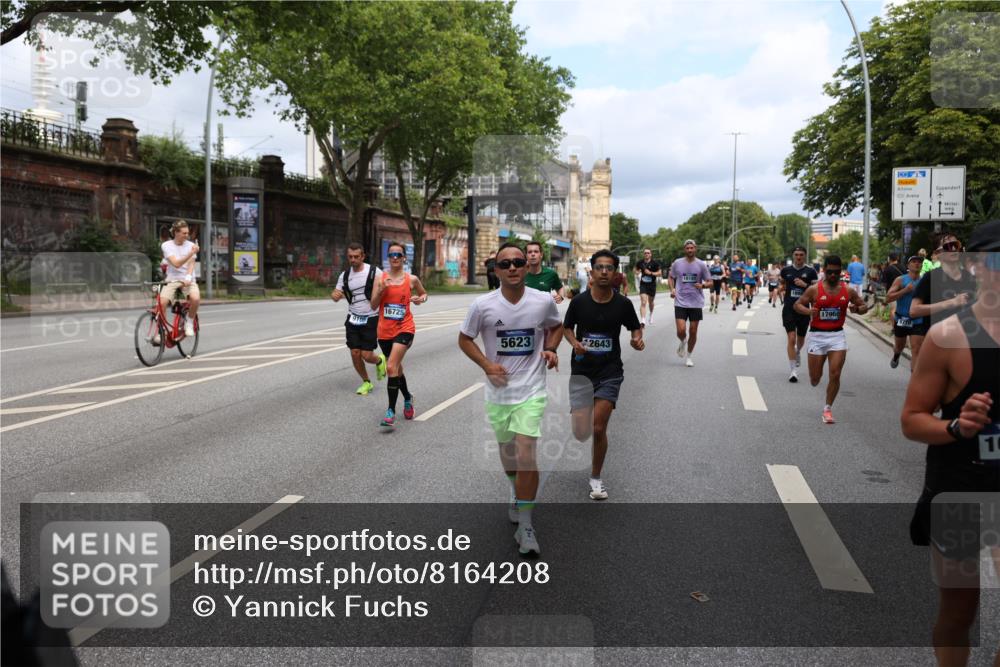 29.06.2025 - hella hamburg halbmarathon Yannick Fuchs http://msf.ph/oto/8164208 29.06.2025 10:39:58 20KM 2188, 2270, 2367, 2470, 2590, 2707, 3056, 3186, 3477, 4277, 4854, 5623, 5648, 5706, 6054, 6071, 6290, 6831, 7056, 7385, 7450, 7709, 8374, 9105, 9585, 9710, 11291, 11495, 11821, 12643, 12783, 13919, 14374, 14385, 14764, 15365, 15563, 15636, 16513, 16617, 16624, 16725, 17499, 17674, 17835, 17960, 18081, 18185, 18346, 18407, 18637, 18862, 18878, 19116 meine-sportfotos.de