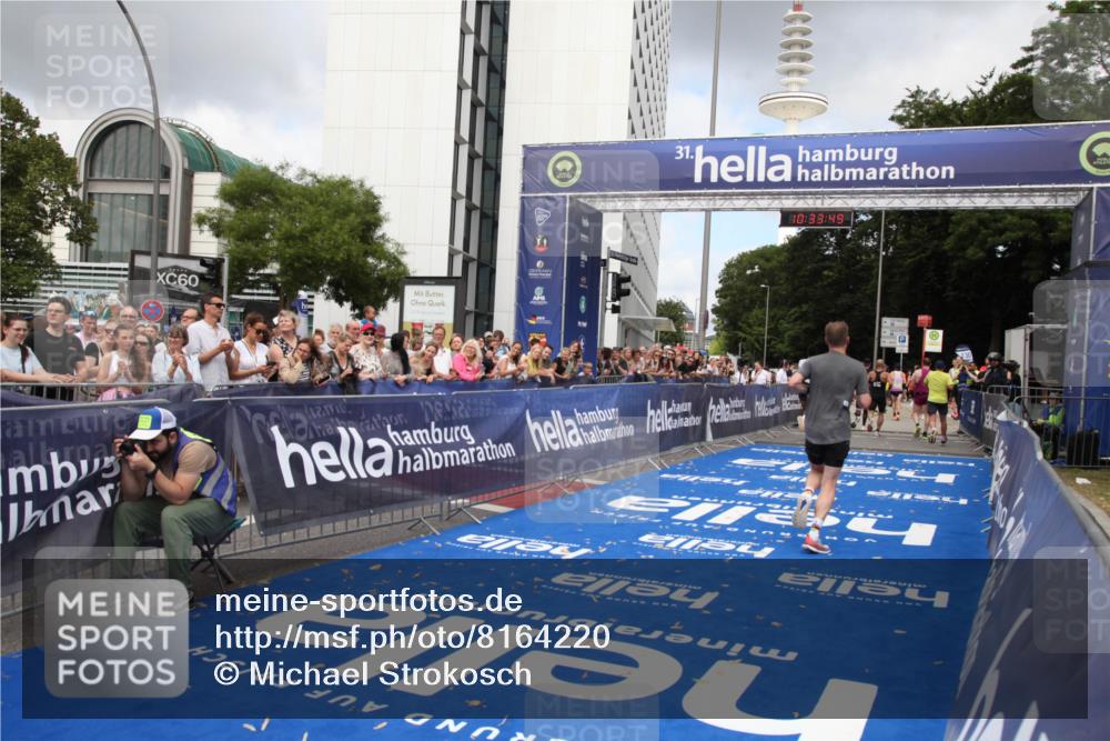29.06.2025 - hella hamburg halbmarathon Michael Strokosch http://msf.ph/oto/8164220 29.06.2025 10:33:48 Ziel 1396, 1743, 2228, 2243, 2746, 4246, 5193, 12595, 13771, 14310, 14466, 16755 meine-sportfotos.de