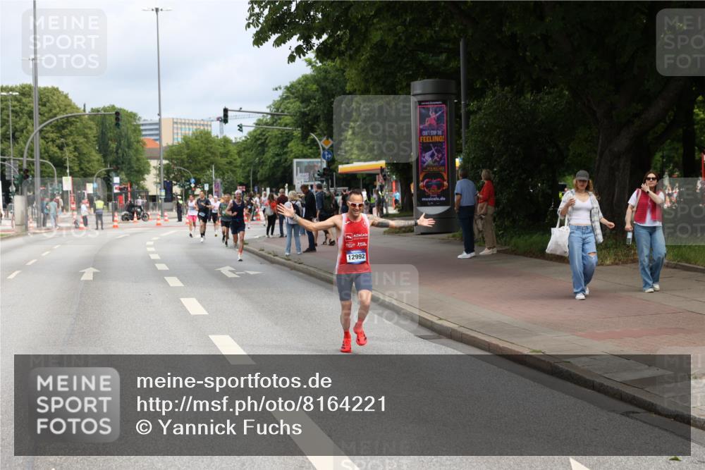 29.06.2025 - hella hamburg halbmarathon Yannick Fuchs http://msf.ph/oto/8164221 29.06.2025 10:22:04 20KM 1065, 1577, 5344, 9079, 10848, 12641, 12992, 13780, 14019, 15023, 15671, 18124, 19050 meine-sportfotos.de