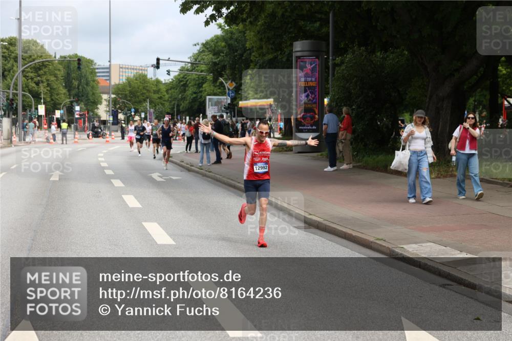 29.06.2025 - hella hamburg halbmarathon Yannick Fuchs http://msf.ph/oto/8164236 29.06.2025 10:22:04 20KM 1065, 1577, 5344, 9079, 10848, 12641, 12992, 13780, 14019, 15023, 15671, 18124, 19050 meine-sportfotos.de