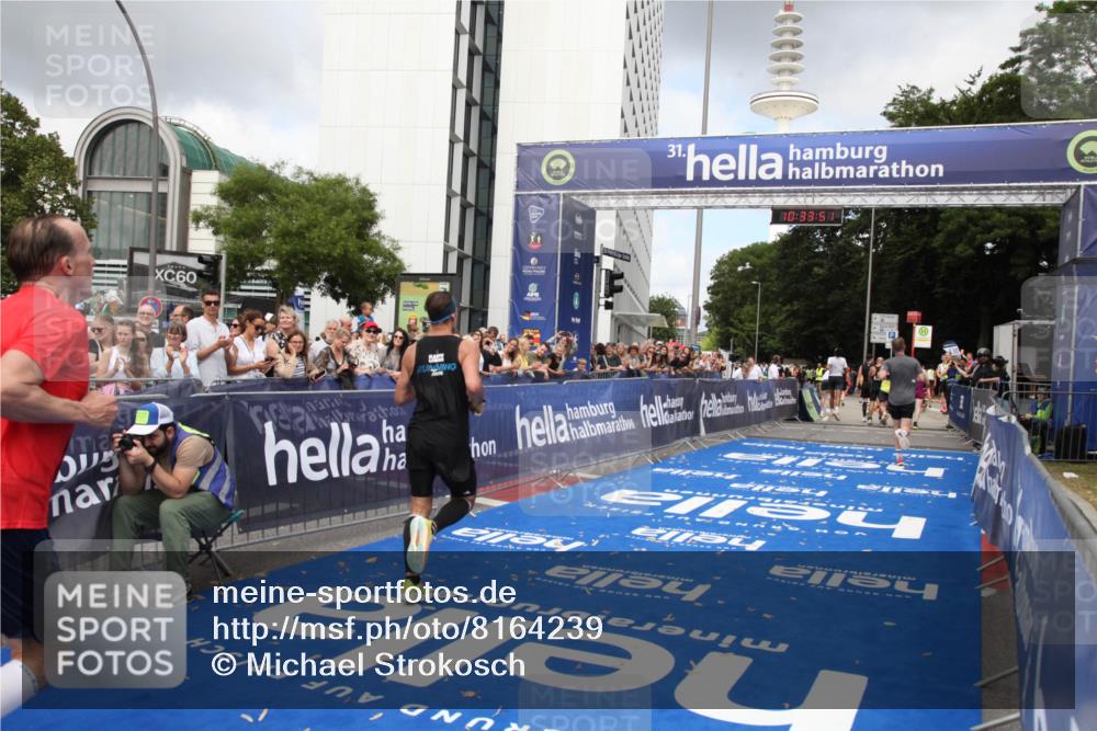 29.06.2025 - hella hamburg halbmarathon Michael Strokosch http://msf.ph/oto/8164239 29.06.2025 10:33:49 Ziel 1743, 2228, 2243, 2746, 4246, 5193, 13771, 14310, 14466, 16243, 16755 meine-sportfotos.de