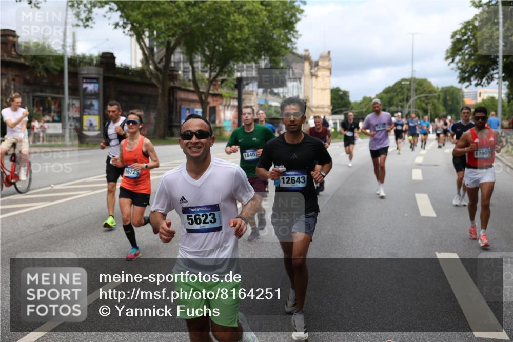29.06.2025 - hella hamburg halbmarathon Yannick Fuchs http://msf.ph/oto/8164251 29.06.2025 10:39:58 20KM 2188, 2270, 2367, 2470, 2590, 2707, 3056, 3186, 3477, 4277, 4854, 5623, 5648, 5706, 6054, 6071, 6290, 6831, 7056, 7385, 7450, 7709, 8374, 9105, 9585, 9710, 11291, 11495, 11821, 12643, 12783, 13919, 14374, 14385, 14764, 15365, 15563, 15636, 16513, 16617, 16624, 16725, 17499, 17674, 17835, 17960, 18081, 18185, 18346, 18407, 18637, 18862, 18878, 19116 meine-sportfotos.de