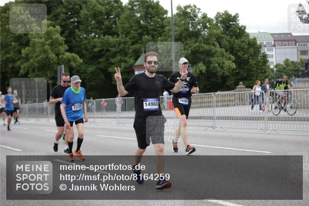 29.06.2025 - hella hamburg halbmarathon Jannik Wohlers http://msf.ph/oto/8164259 29.06.2025 11:04:14 Lombardsbrücke 1649, 2181, 2549, 3235, 3270, 3335, 3455, 3528, 3793, 4742, 4935, 5425, 5578, 5619, 5766, 6499, 7061, 7220, 7353, 8103, 9014, 9042, 9044, 9679, 9760, 10012, 10482, 11254, 11669, 11978, 12195, 12884, 14151, 14723, 14748, 14960, 15007, 15213, 15989, 15990, 16259, 16294, 16442, 16583, 17923, 18017, 18085, 18408, 19238 meine-sportfotos.de