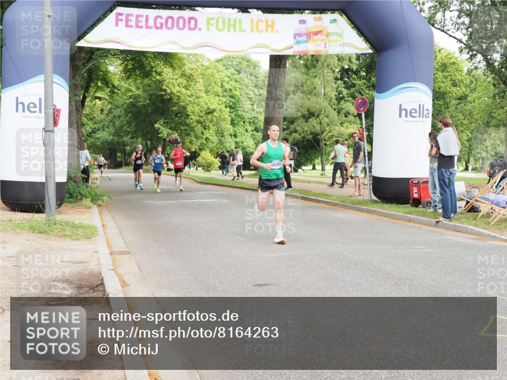 29.06.2025 - hella hamburg halbmarathon MichiJ http://msf.ph/oto/8164263 29.06.2025 10:13:31 Zwischen KM18-KM19 6699 meine-sportfotos.de