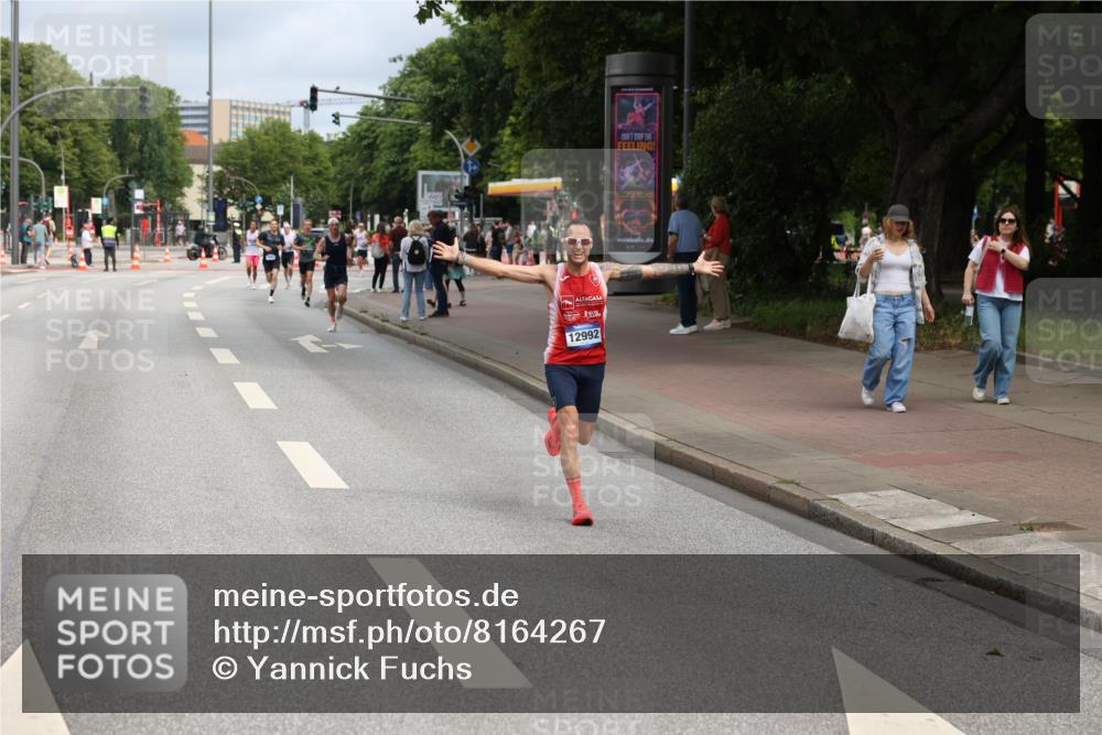 29.06.2025 - hella hamburg halbmarathon Yannick Fuchs http://msf.ph/oto/8164267 29.06.2025 10:22:04 20KM 1065, 1577, 5344, 9079, 10848, 12641, 12992, 13780, 14019, 15023, 15671, 18124, 19050 meine-sportfotos.de
