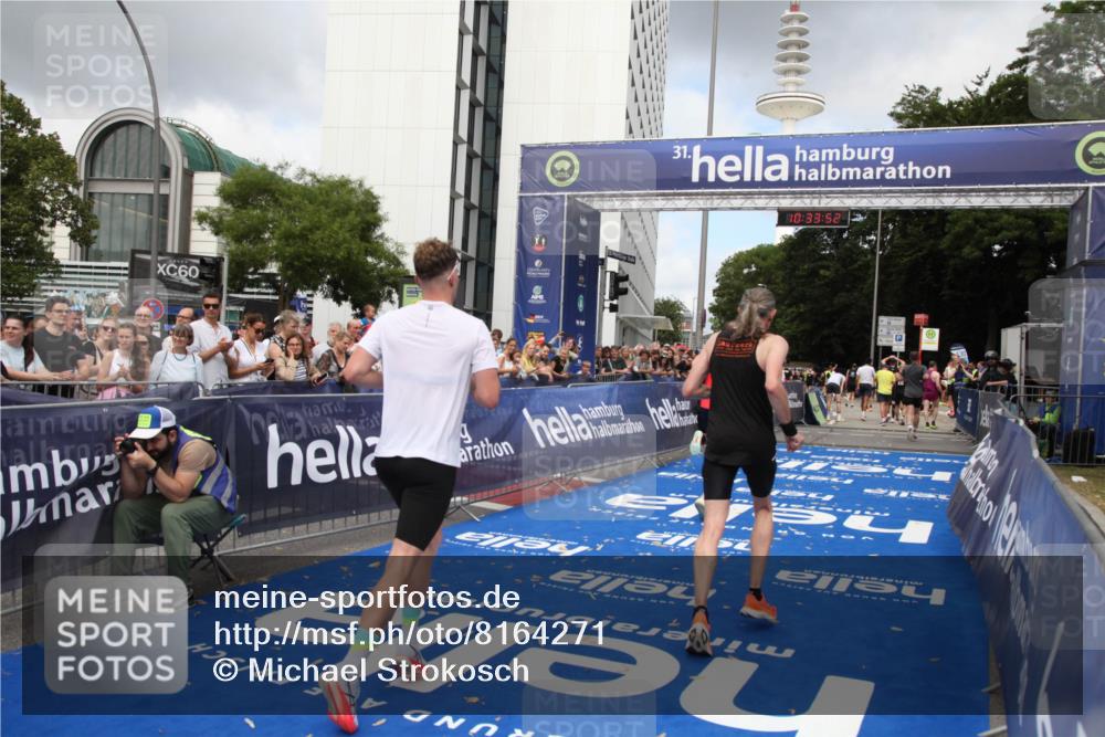 29.06.2025 - hella hamburg halbmarathon Michael Strokosch http://msf.ph/oto/8164271 29.06.2025 10:33:51 Ziel 1743, 2228, 2243, 2746, 4246, 5193, 13771, 14310, 14466, 16243, 16755 meine-sportfotos.de