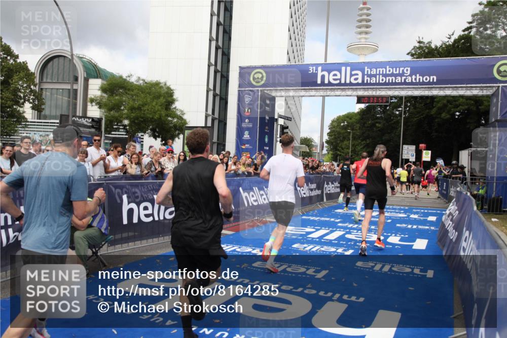 29.06.2025 - hella hamburg halbmarathon Michael Strokosch http://msf.ph/oto/8164285 29.06.2025 10:33:52 Ziel 1743, 2228, 2243, 2746, 4246, 5193, 10865, 13771, 14310, 14466, 16243 meine-sportfotos.de