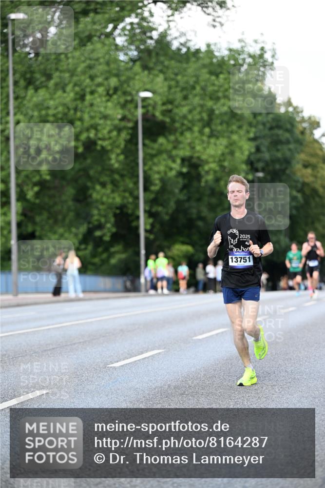 29.06.2025 - hella hamburg halbmarathon Dr. Thomas Lammeyer http://msf.ph/oto/8164287 29.06.2025 09:44:50 Kennedybrücke 2892, 4128, 4571, 6559, 7862, 10780, 11194 meine-sportfotos.de