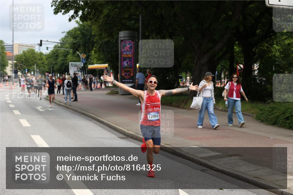 29.06.2025 - hella hamburg halbmarathon Yannick Fuchs http://msf.ph/oto/8164325 29.06.2025 10:22:05 20KM 1065, 1577, 5344, 9079, 10848, 12641, 12992, 13780, 14019, 15023, 15671, 18124, 19050 meine-sportfotos.de