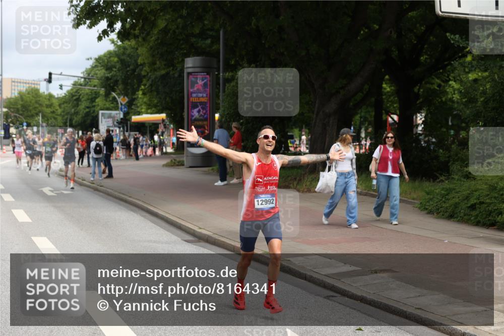 29.06.2025 - hella hamburg halbmarathon Yannick Fuchs http://msf.ph/oto/8164341 29.06.2025 10:22:05 20KM 1065, 1577, 5344, 9079, 10848, 12641, 12992, 13780, 14019, 15023, 15671, 18124, 19050 meine-sportfotos.de