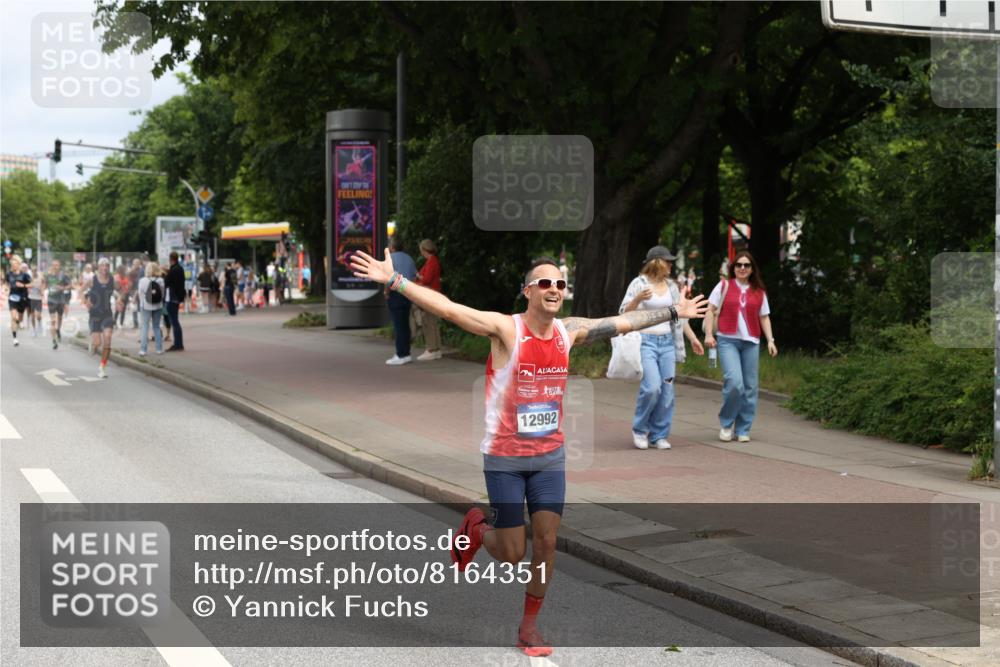 29.06.2025 - hella hamburg halbmarathon Yannick Fuchs http://msf.ph/oto/8164351 29.06.2025 10:22:05 20KM 1065, 1577, 5344, 9079, 10848, 12641, 12992, 13780, 14019, 15023, 15671, 18124, 19050 meine-sportfotos.de