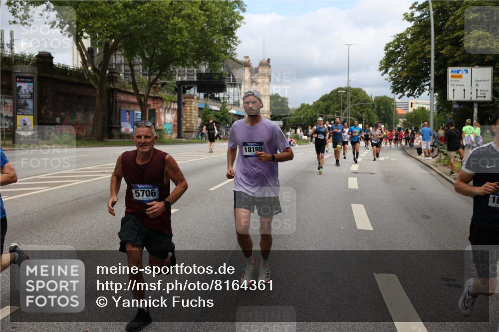 29.06.2025 - hella hamburg halbmarathon Yannick Fuchs http://msf.ph/oto/8164361 29.06.2025 10:40:00 20KM 2270, 2367, 2590, 2707, 3056, 3186, 3477, 4277, 4854, 5623, 5648, 5706, 6054, 6071, 6290, 6831, 7056, 7385, 7450, 8374, 9105, 9585, 9710, 10792, 10796, 11291, 11495, 11821, 12084, 12643, 13525, 13919, 14374, 14385, 14764, 14911, 15365, 15563, 15636, 16513, 16617, 16624, 16725, 17499, 17674, 17835, 17960, 18081, 18185, 18346, 18407, 18637, 18862, 18878 meine-sportfotos.de