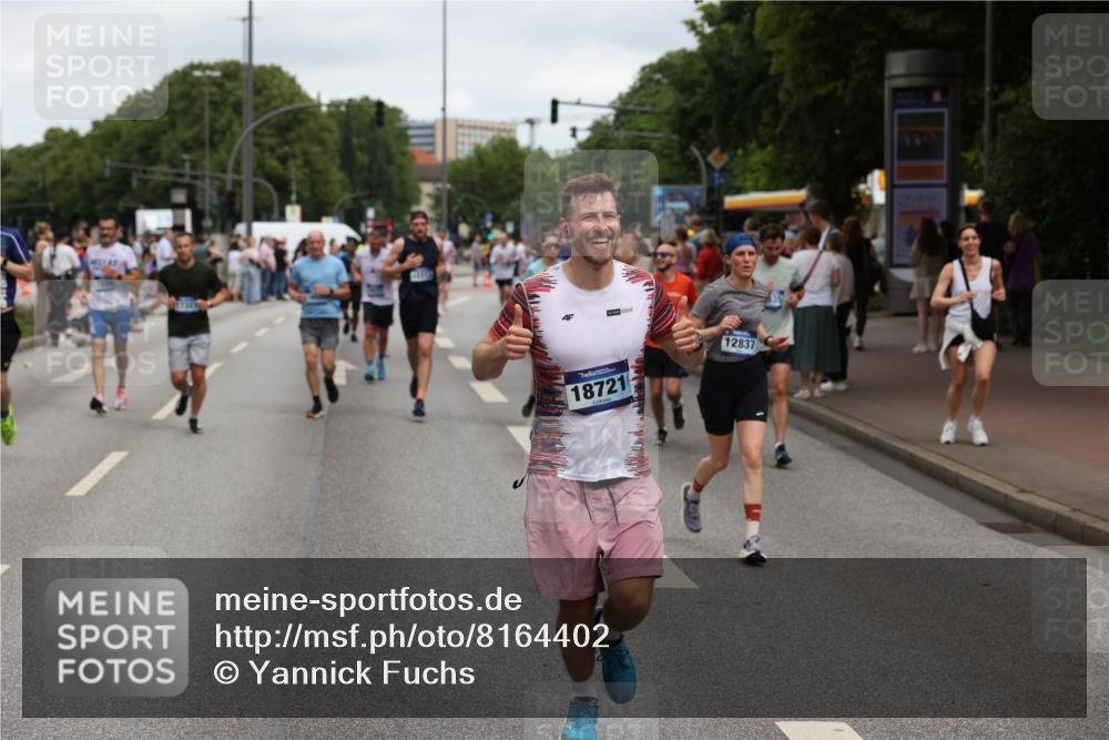 29.06.2025 - hella hamburg halbmarathon Yannick Fuchs http://msf.ph/oto/8164402 29.06.2025 10:59:53 20KM 1526, 1559, 3039, 3199, 4146, 4187, 4613, 5150, 5396, 5742, 6585, 7888, 7935, 8578, 8894, 9339, 9405, 9477, 9829, 10100, 11208, 11614, 11887, 12255, 12313, 12837, 14176, 14306, 14607, 15377, 15963, 16166, 16395, 17059, 17321, 17866, 18199, 18240, 18261, 18525, 18655, 18721, 18726, 18827, 19173 meine-sportfotos.de