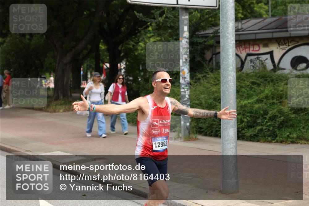 29.06.2025 - hella hamburg halbmarathon Yannick Fuchs http://msf.ph/oto/8164403 29.06.2025 10:22:06 20KM 1065, 1577, 5344, 9079, 10848, 12641, 12992, 13780, 14019, 15023, 15671, 18124, 19050 meine-sportfotos.de