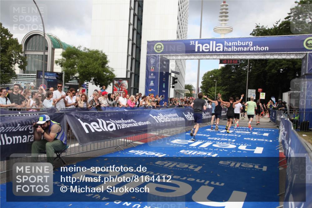 29.06.2025 - hella hamburg halbmarathon Michael Strokosch http://msf.ph/oto/8164412 29.06.2025 10:33:55 Ziel 1743, 2228, 2243, 2746, 10865, 13771, 14310, 14466, 15500, 16243 meine-sportfotos.de