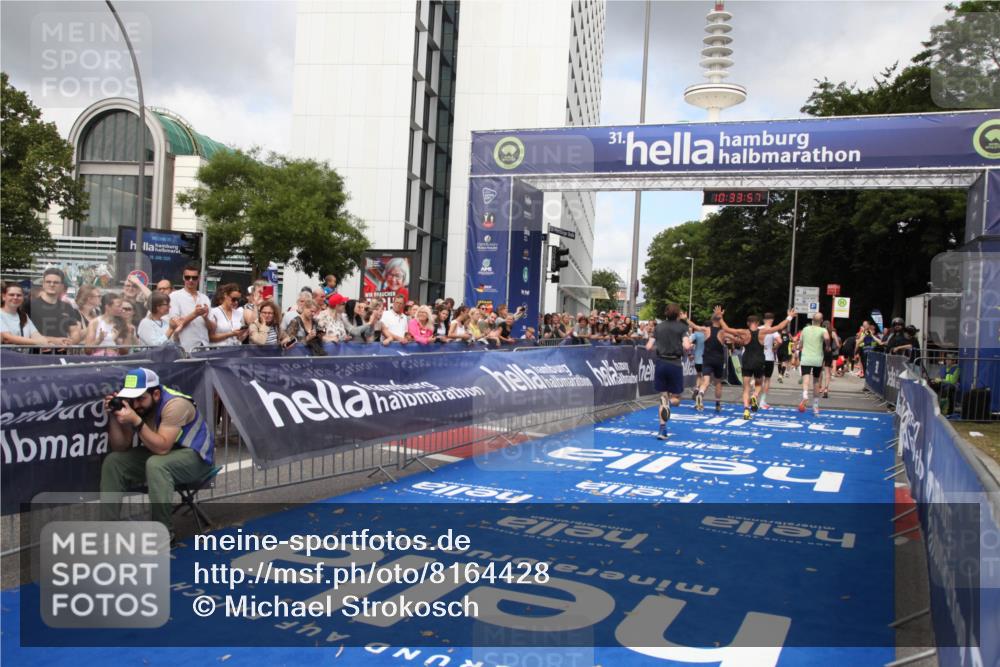 29.06.2025 - hella hamburg halbmarathon Michael Strokosch http://msf.ph/oto/8164428 29.06.2025 10:33:55 Ziel 1743, 2228, 2243, 2746, 10865, 13771, 14310, 14466, 15500, 16243 meine-sportfotos.de